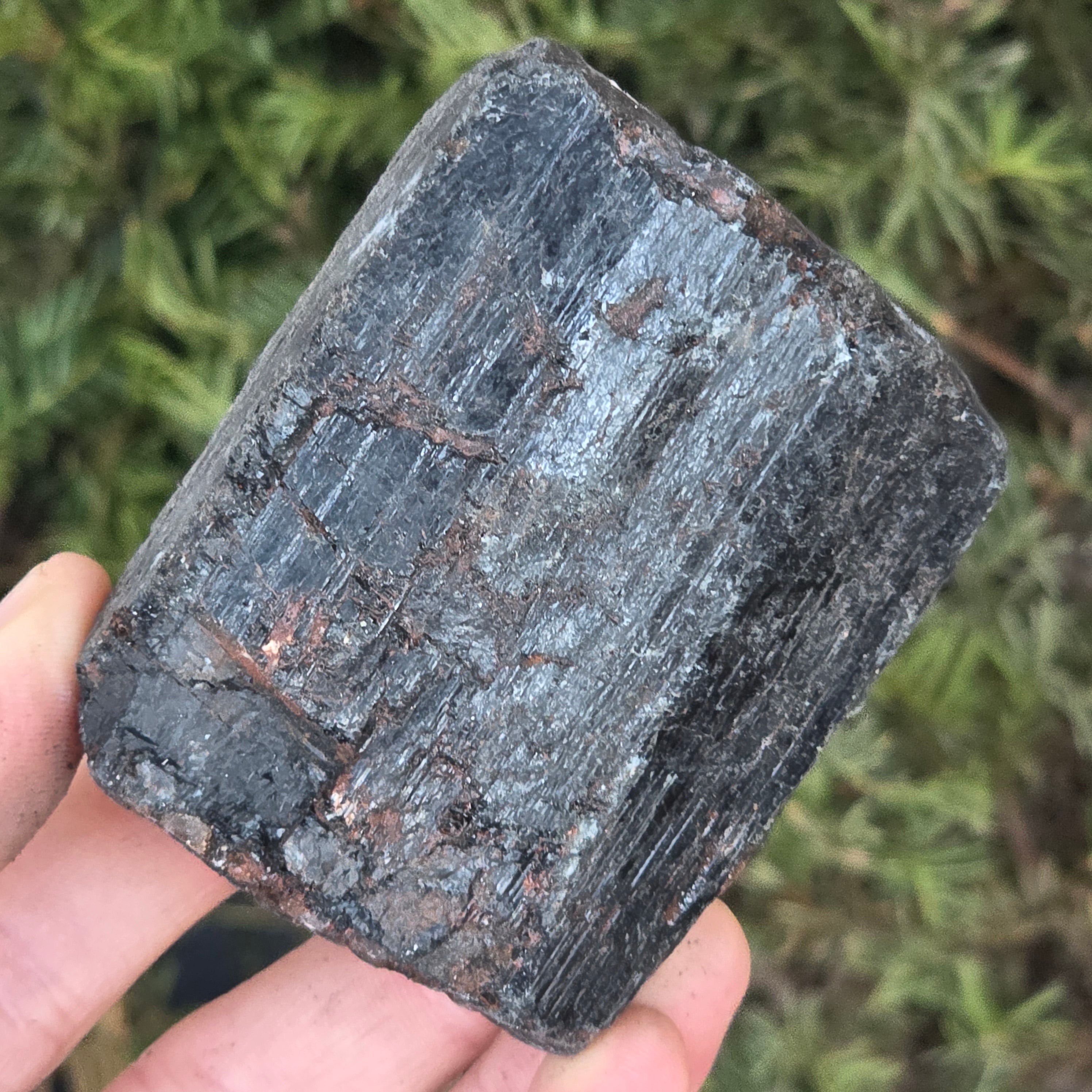 Turmalina neagra piatra bruta L15