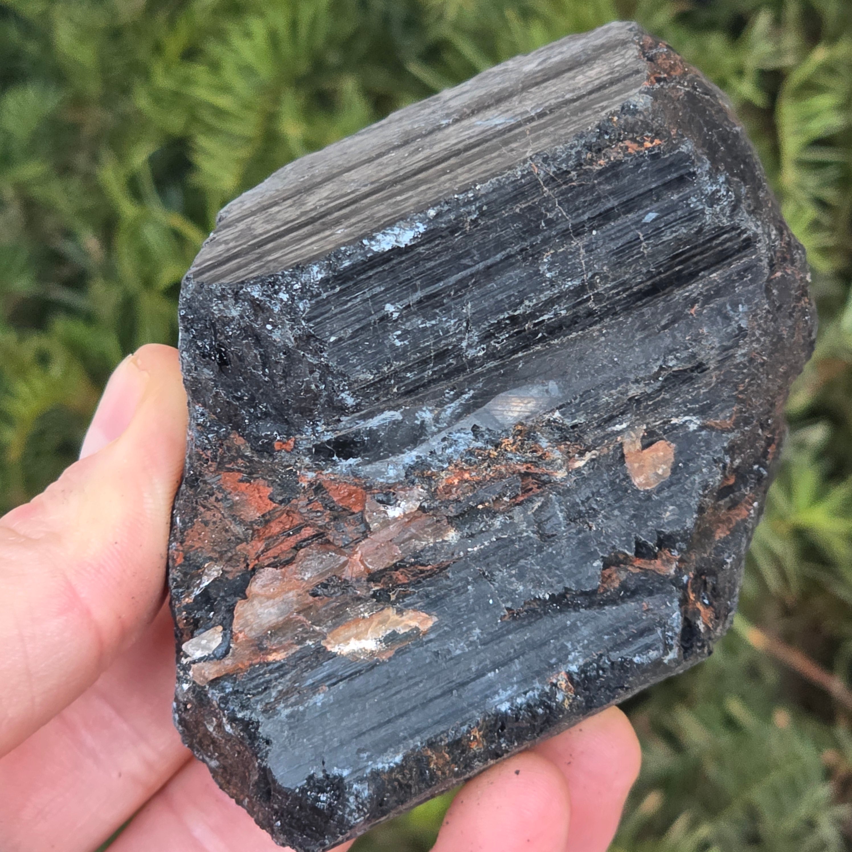 Turmalina neagra piatra bruta L18