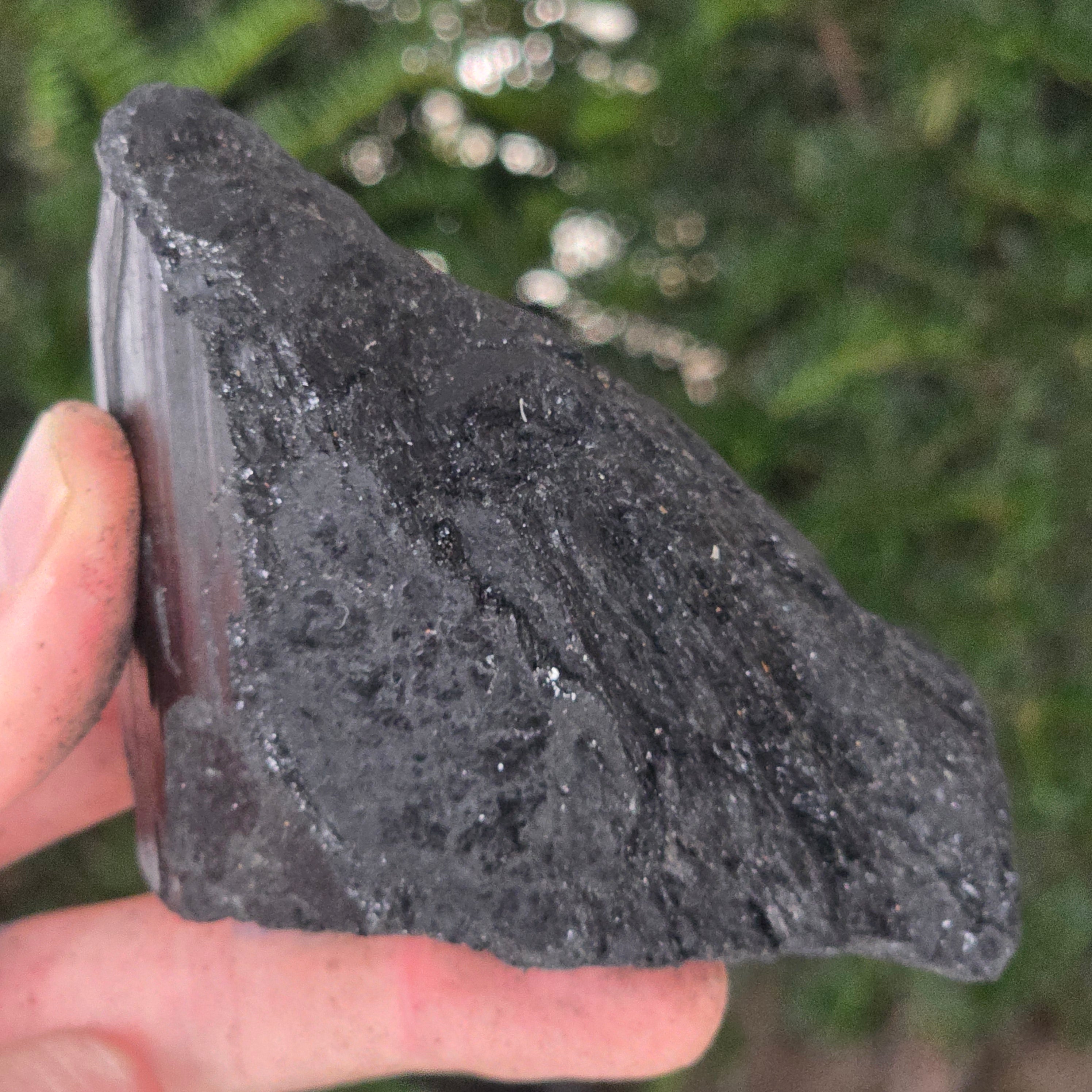Turmalina neagra piatra bruta L8