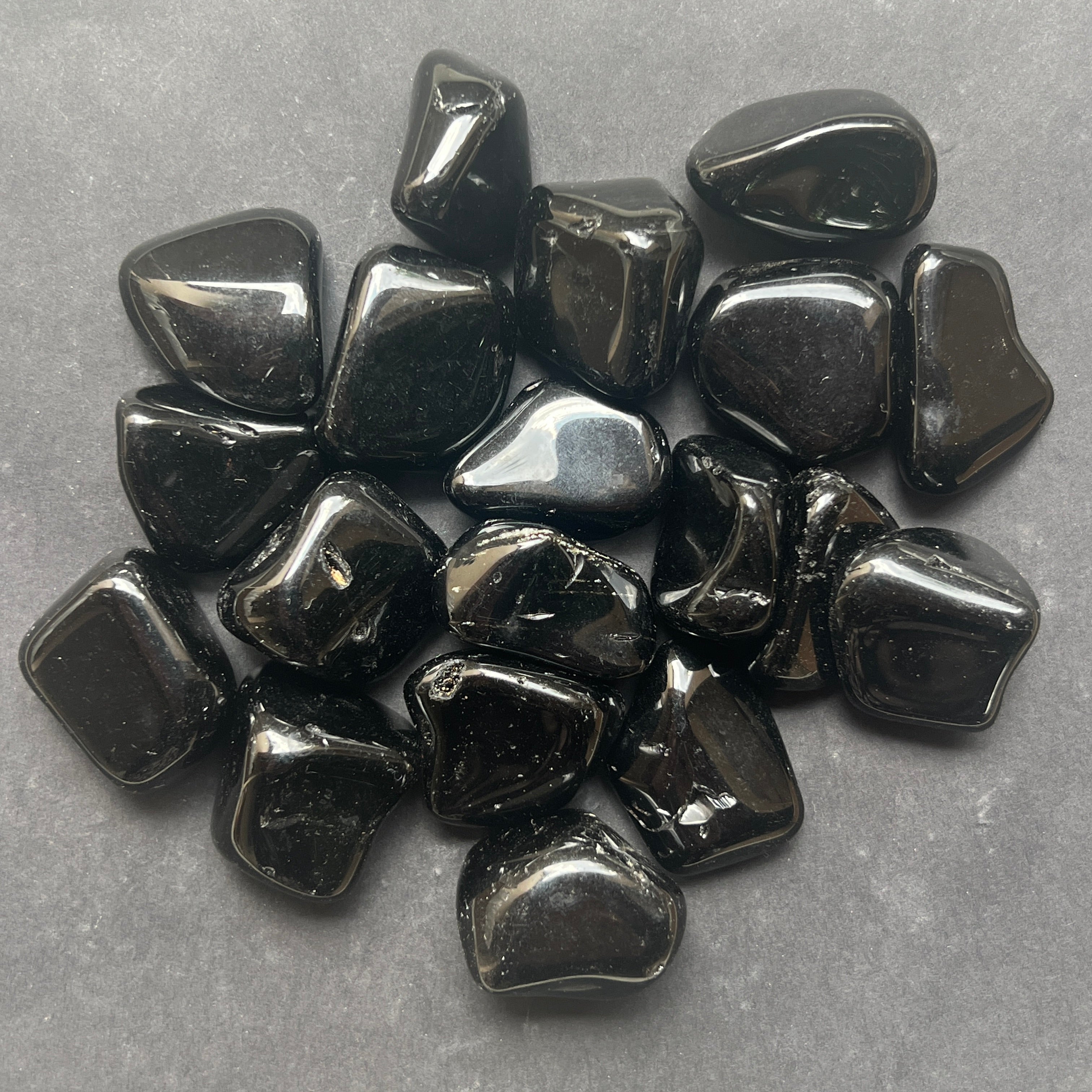 Turmalina neagra piatra rulata L calitate B