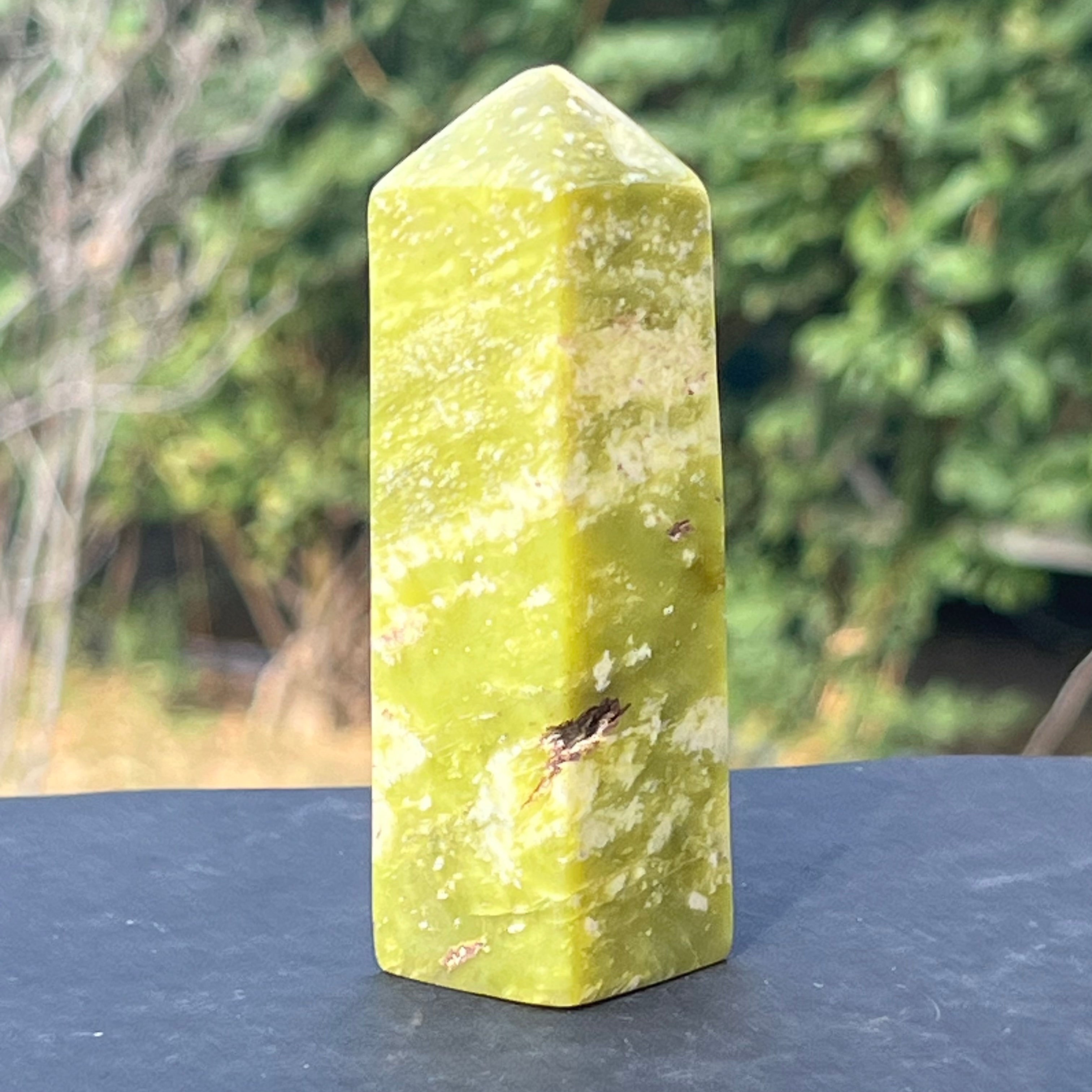Turn/obelisc serpentin galben 9.5 cm model 3