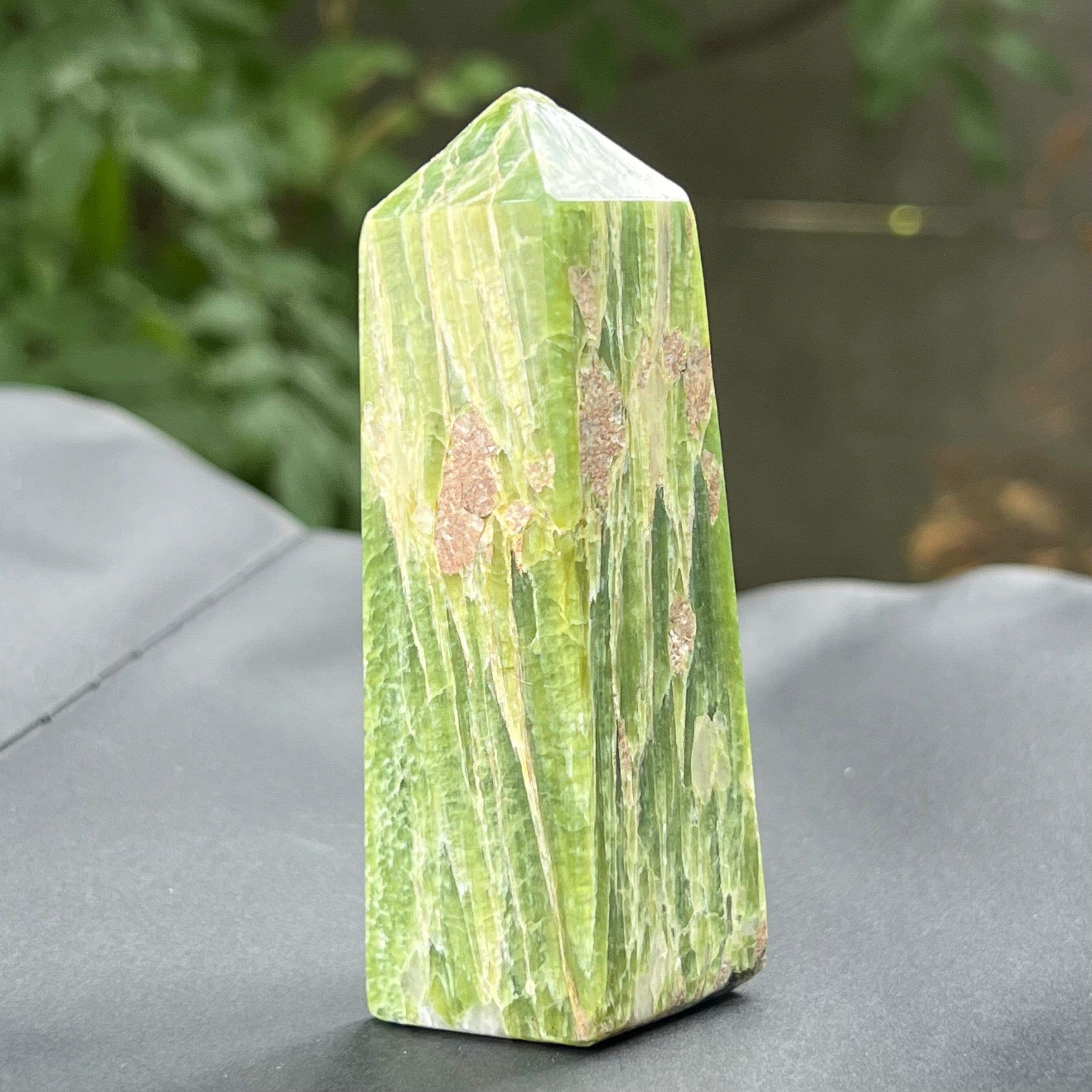 Turn obelisc tremolit model 2
