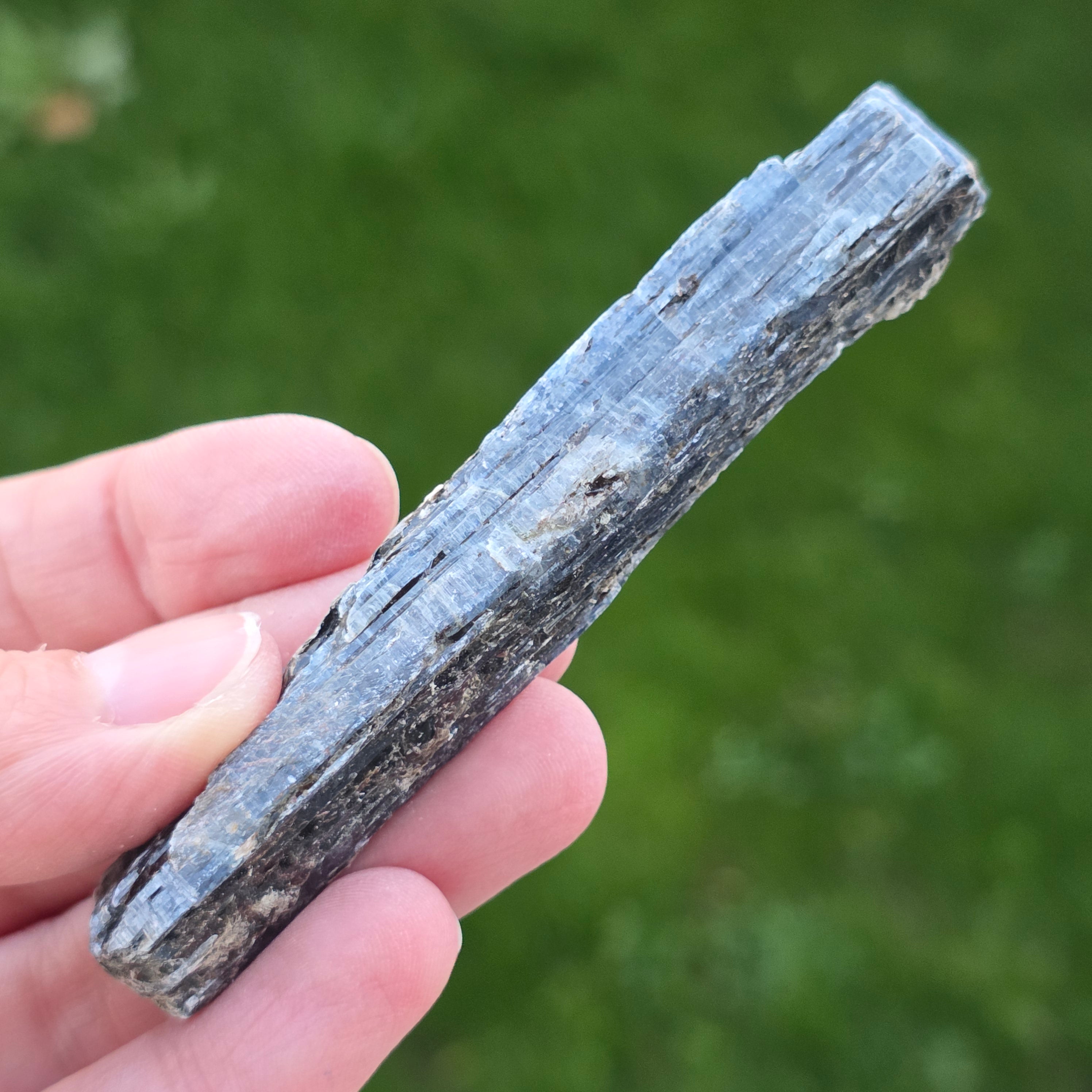 Varf brut Kianit albastru (Cianit) din Zimbabwe model 10