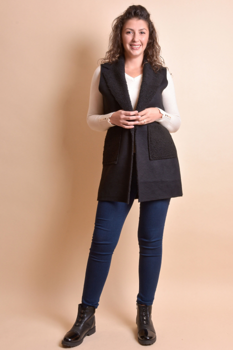 Vesta tip cojoc neagra cu buzunare aplicate