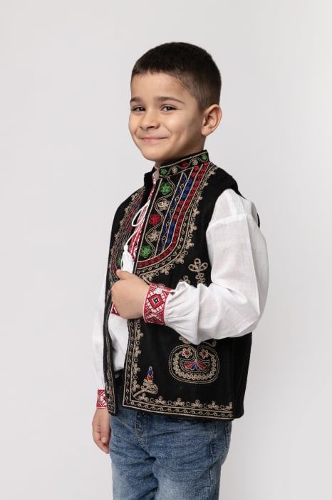 Vesta traditionala de baieti neagra cu broderie florala multicolora Alin