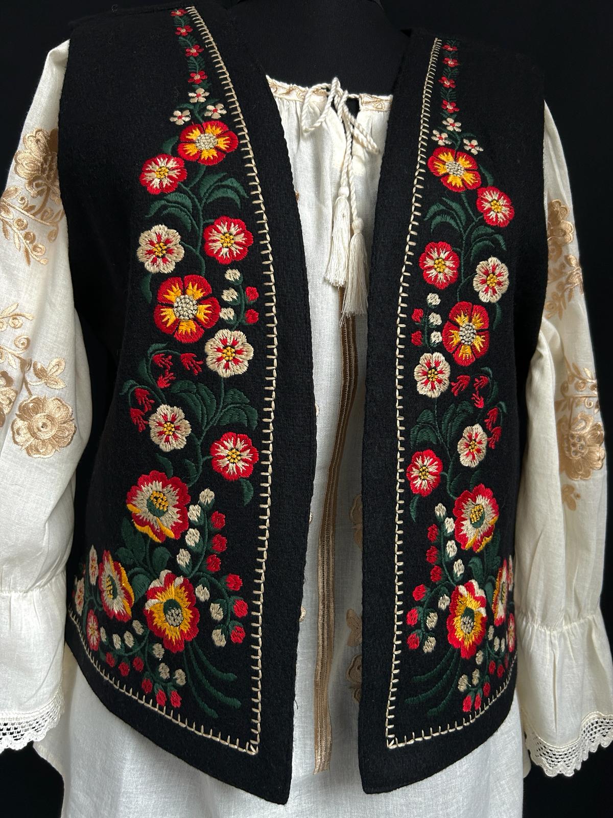 Vestă tradițională femei *motive florale* TM411 - S