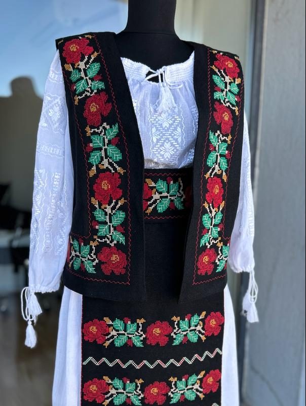 Vestă tradițională femei - motive florale TM432 - S