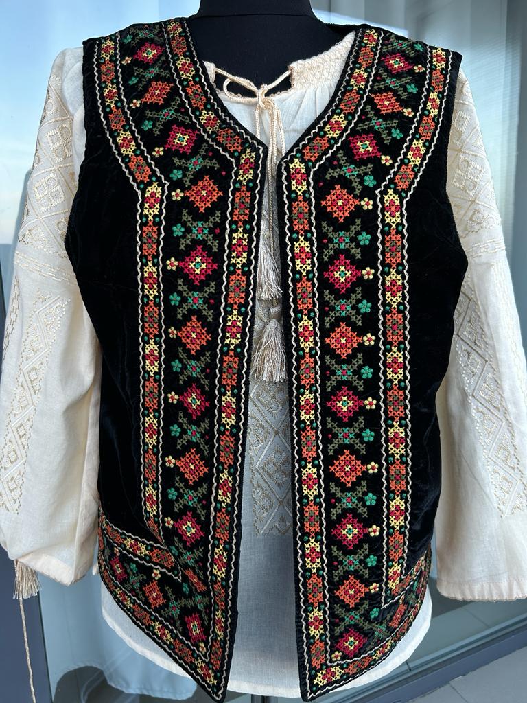 Vestă tradițională femei - motive geometrice și florale TM424 - L