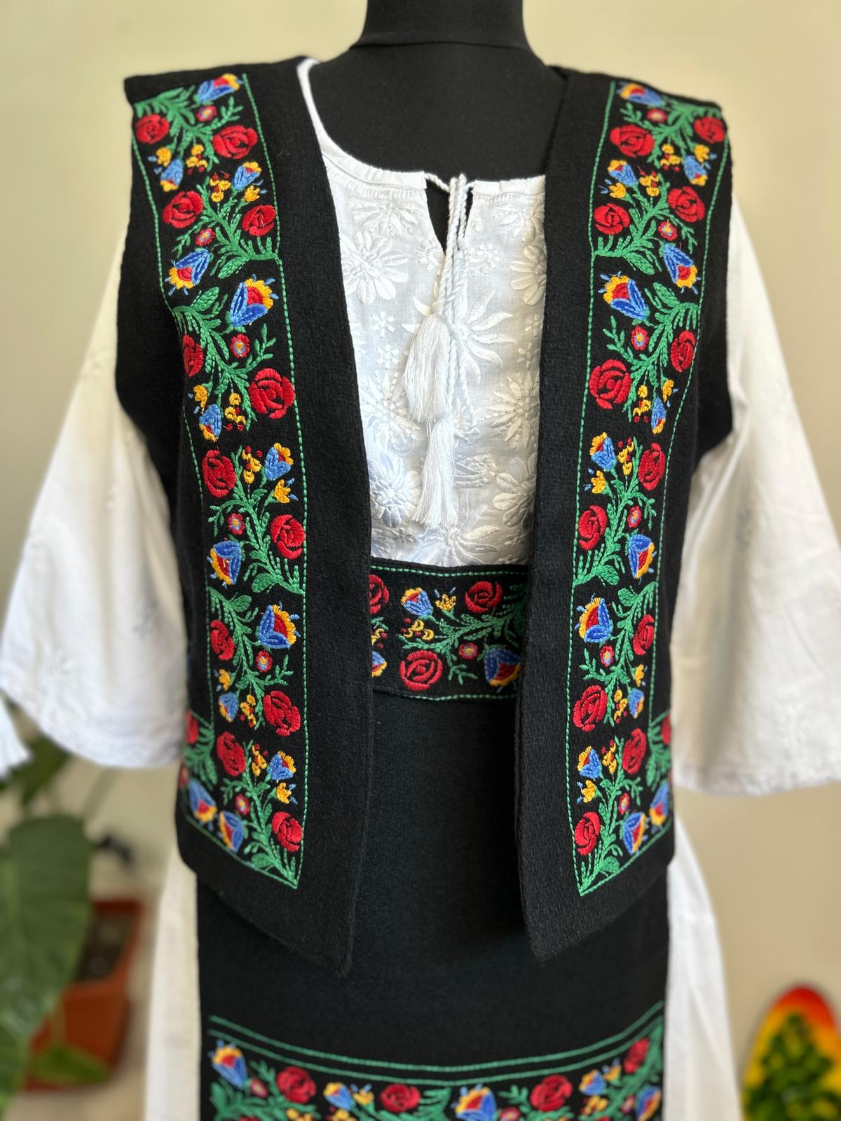 Vestă tradițională femei TM1197 motive florale - S