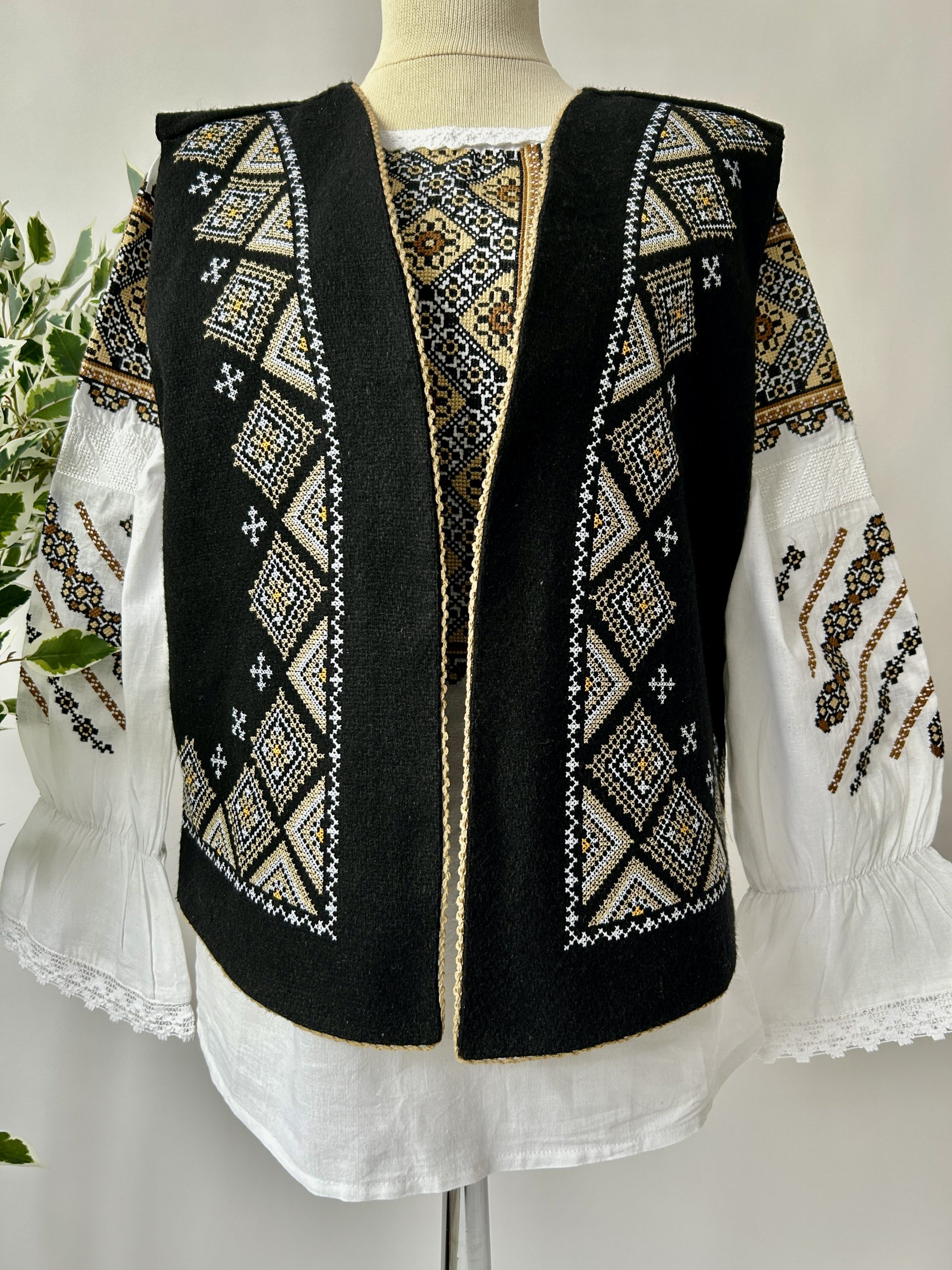 Vestă tradițională femei TM1857 motive geometrice - S