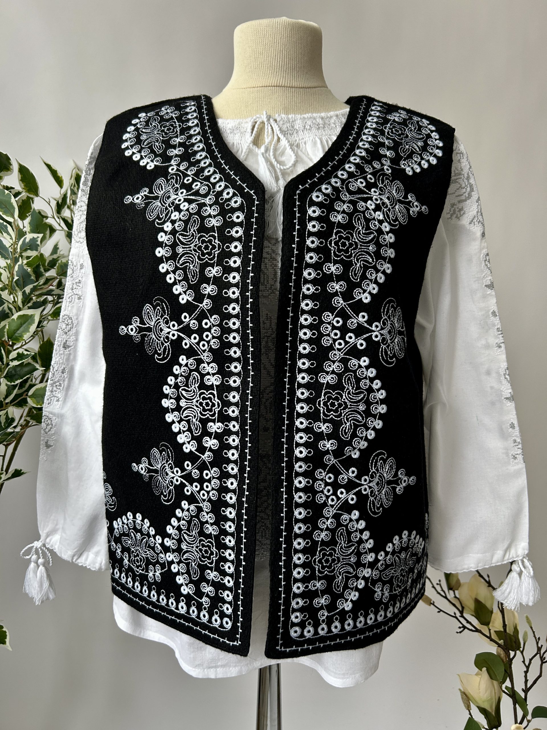 Vestă tradițională femei TM1859 motive florale - 4XL