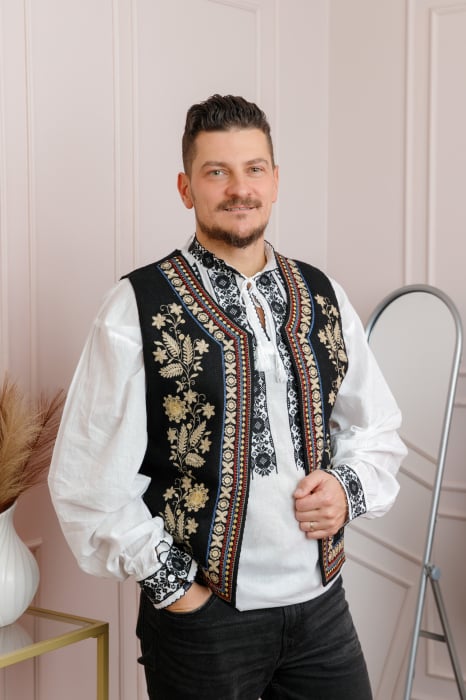 Vesta traditionala neagra cu broderie florala aurie Florian