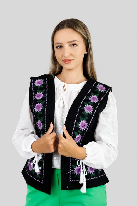 Vesta traditionala neagra cu broderie florala mov Brandusa