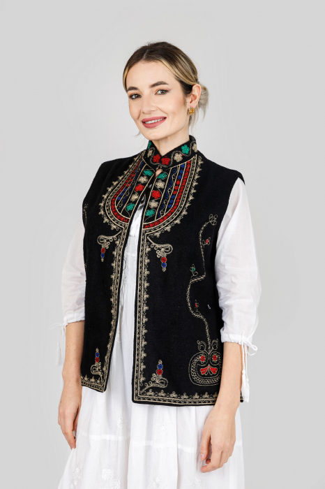 Vesta traditionala neagra cu broderie florala multicolora Alina 02