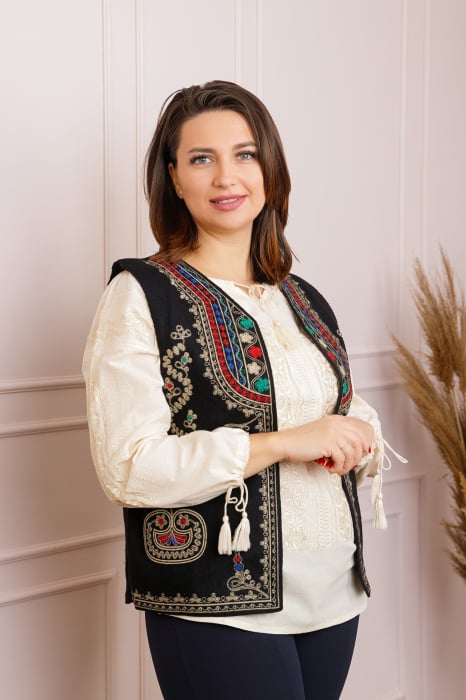 Vesta traditionala neagra cu broderie florala multicolora Alina 03