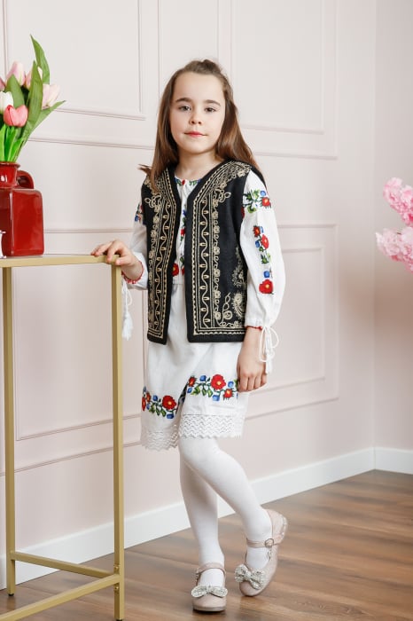 Vesta traditionala neagra pentru fetite cu broderie florala crem Emilia 01