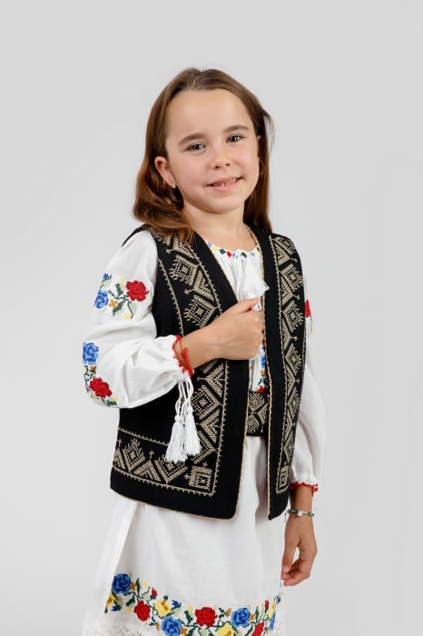 Vesta traditionala neagra pentru fetite cu broderie geometrica crem Flavia 01