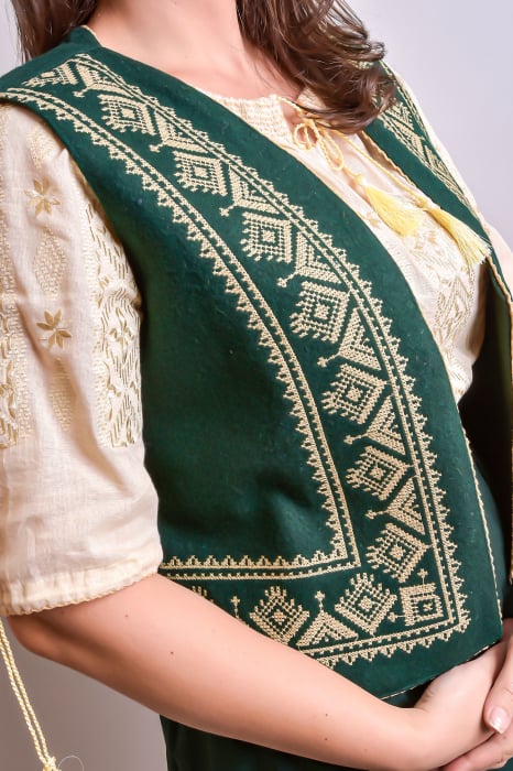 Vesta traditionala verde cu broderie geometrica crem Olivia