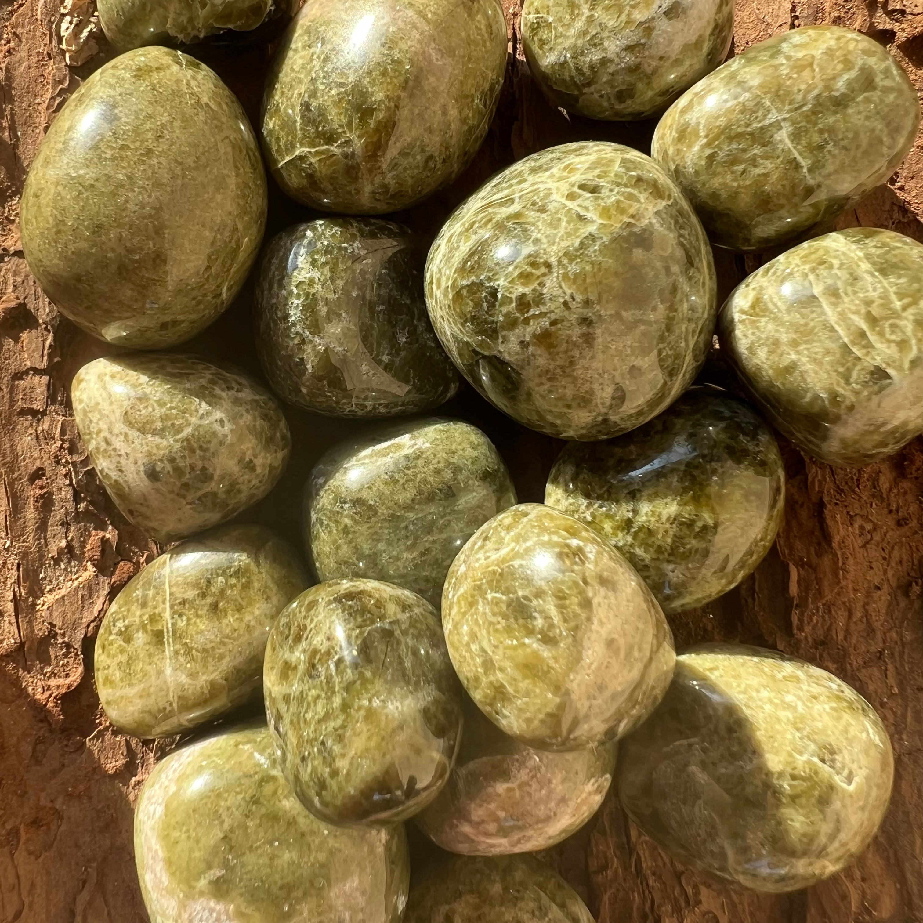 Vezuvianit piatra rulata mini